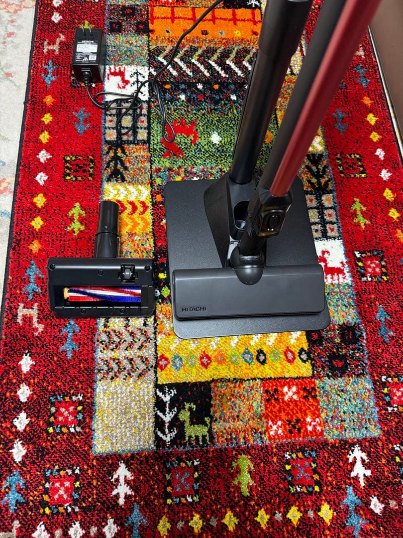 日立 スティッククリーナー 本体 レッド/ 充電スタンド付き　布団クリーニグ