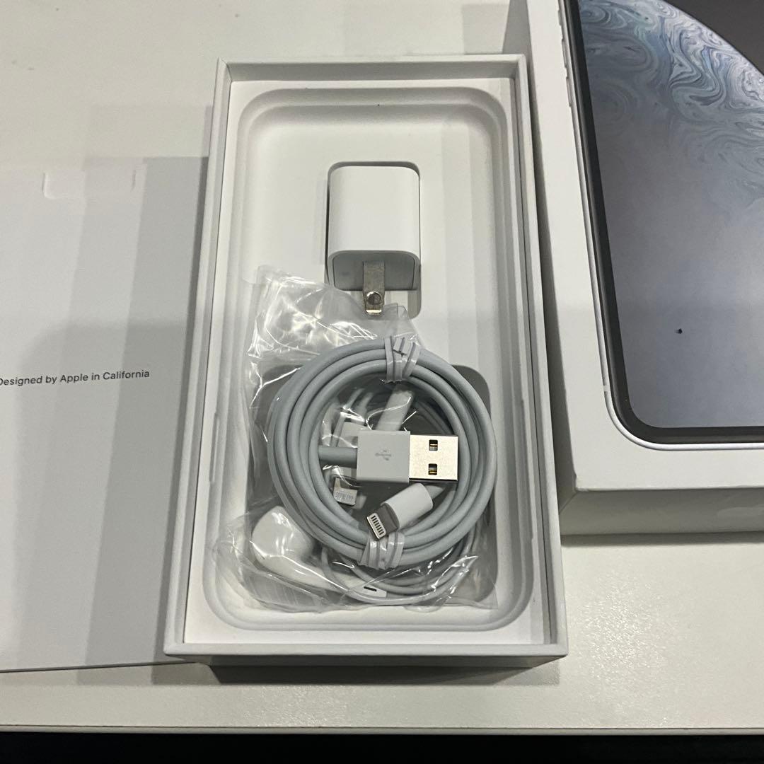 Apple iPhone XR ホワイト128GB SIMフリーケース付き