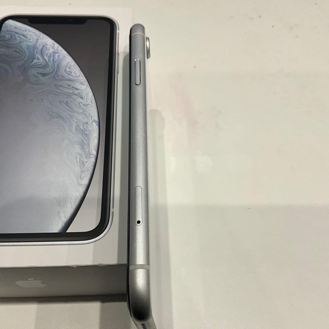 Apple iPhone XR ホワイト128GB SIMフリーケース付き
