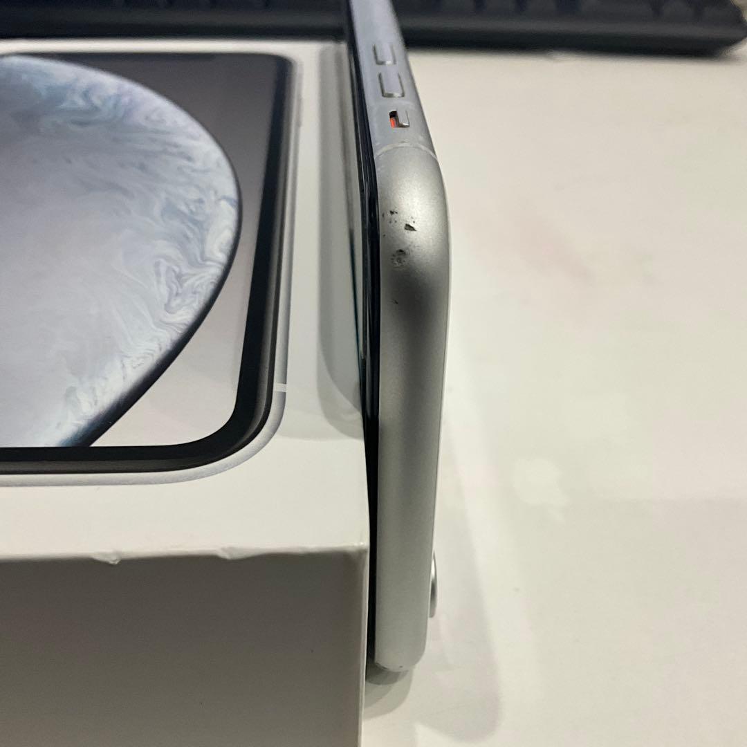 Apple iPhone XR ホワイト128GB SIMフリーケース付き
