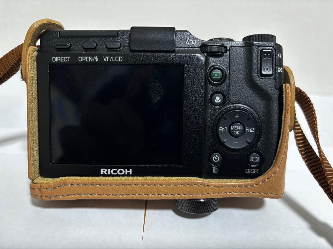 【美品・元箱付き】RICOH GXR +P10+自動開閉式レンズキャップ
