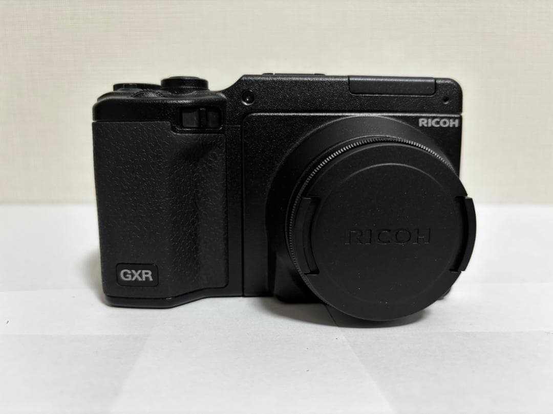 【美品・元箱付き】RICOH GXR +P10+自動開閉式レンズキャップ