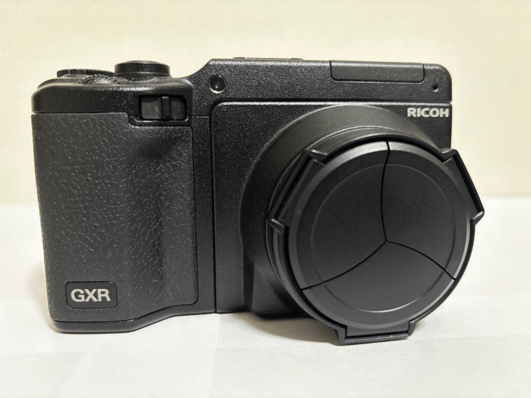【美品・元箱付き】RICOH GXR +P10+自動開閉式レンズキャップ