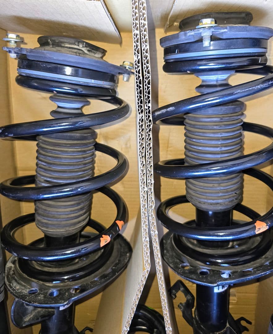 日産リーフZE1 ニスモ ノーマルサスペンションキット 新車取外し