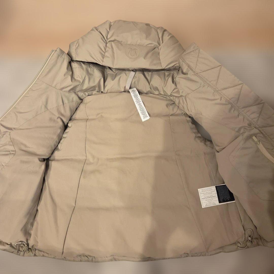 新品未使用　ルルレモン 　ワンダーパフ700クロップダウンベスト　　グレージュ4