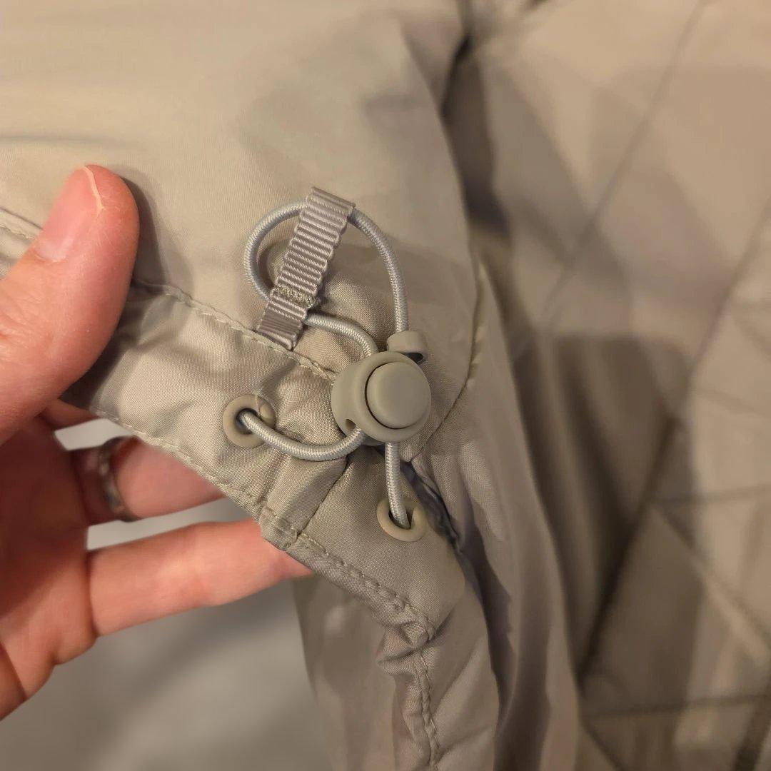 新品未使用　ルルレモン 　ワンダーパフ700クロップダウンベスト　　グレージュ4