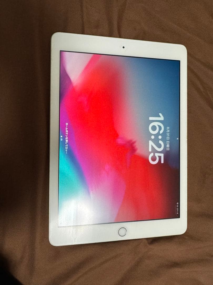Apple iPad 第6世代　シルバー 本体