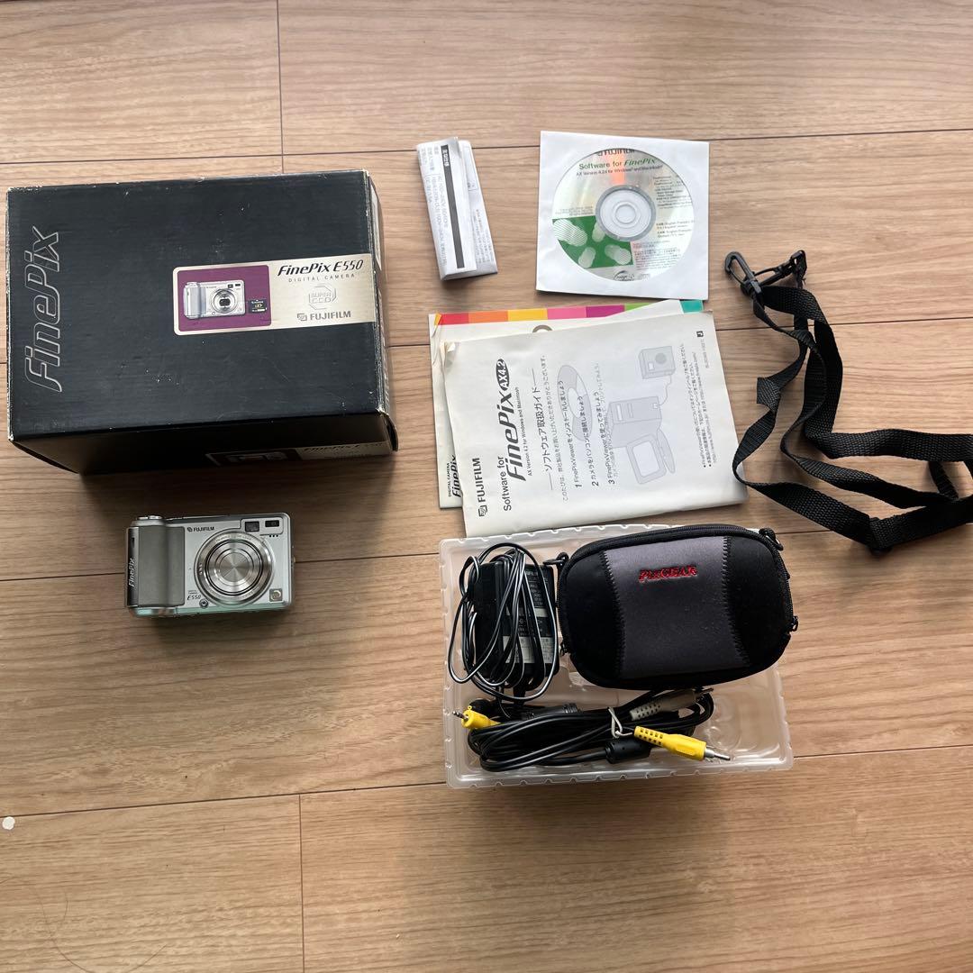 Fujifilm FinePix E550 コンパクトデジタルカメラ