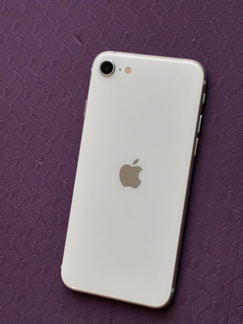 iPhone SE 第二世代 白 64GB付属品未使用