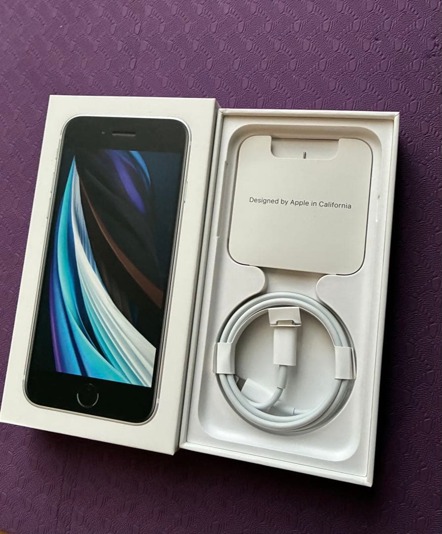 iPhone SE 第二世代 白 64GB付属品未使用