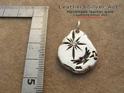 イーグル　ペンダントトップ（ダイヤ）　シルバー925、ｋ18 　ネックレス