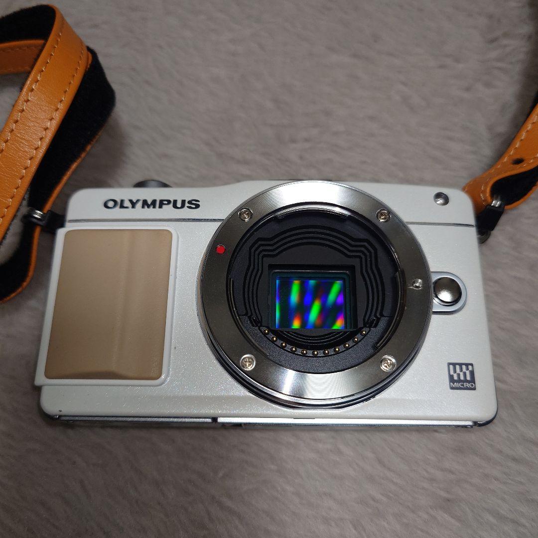 OLYMPUS ミラーレス一眼 ホワイト バッテリー付き