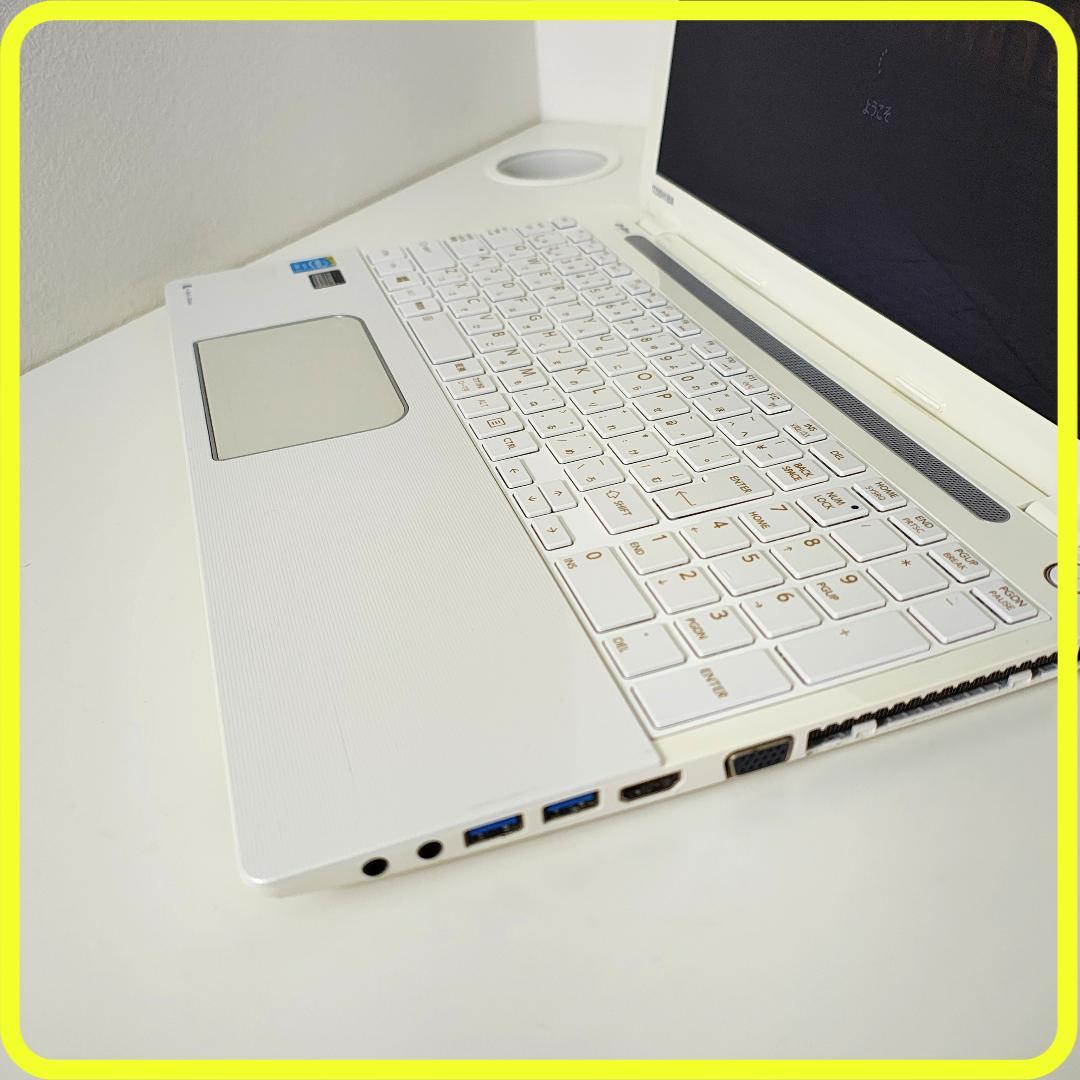 白　新品SSD256⭐️windows11　ノートパソコン　office　769