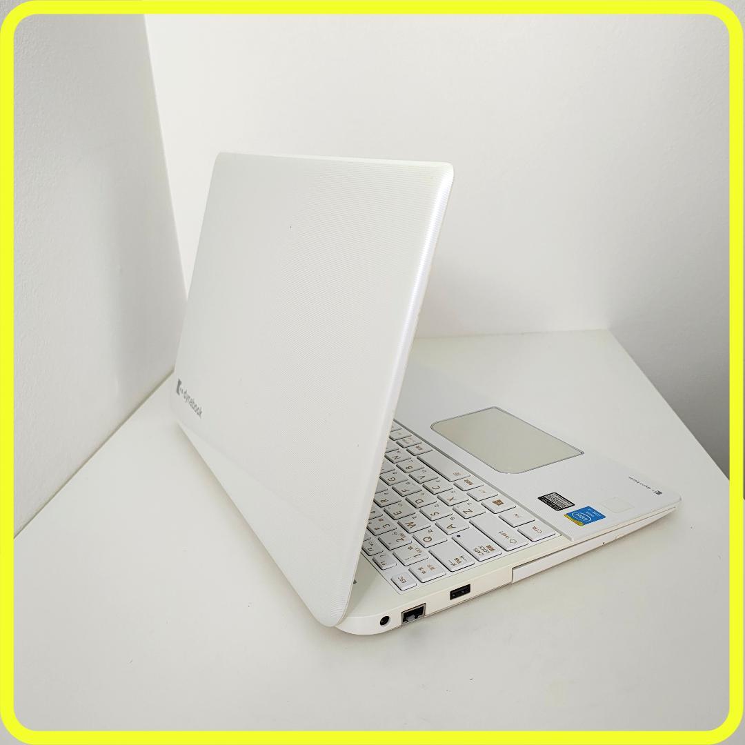 白　新品SSD256⭐️windows11　ノートパソコン　office　769