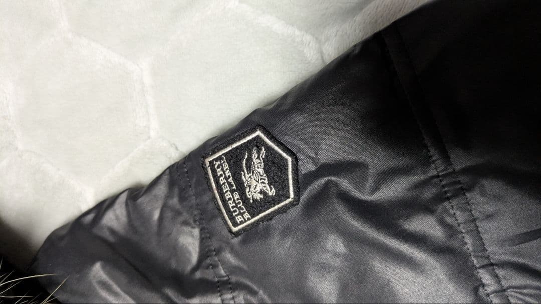 お値下げしました　バーバリー　ダウンジャケット 黒 ファー付き