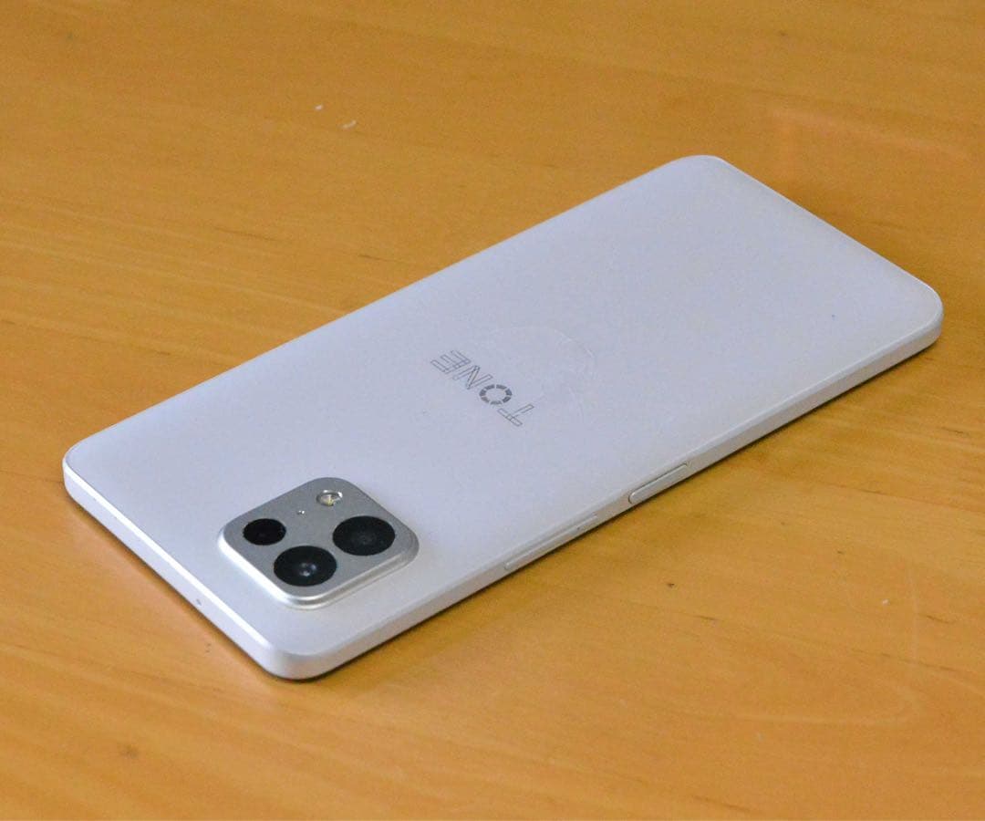 TONE スマートフォン e22