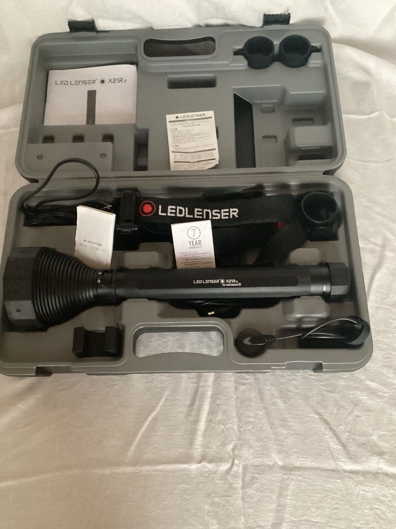 レッドレンザーLED LENSER X21R.2 フラッシュライトと三脚