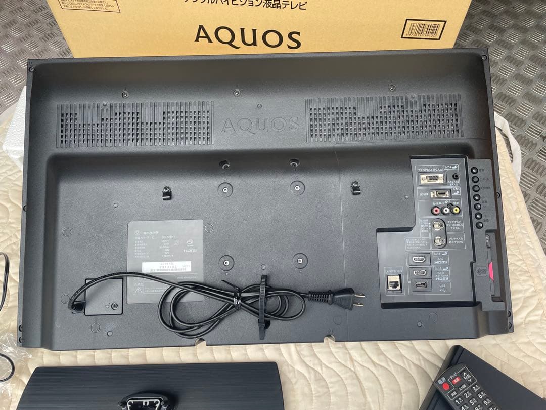 SHARP AQUOS 32型 液晶テレビ（LC-32H11）