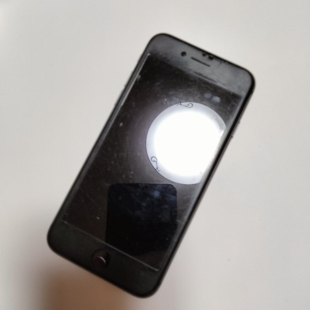 【iPhone8 64GB SIMフリー 画面極美品（保護シールに傷あり） 】