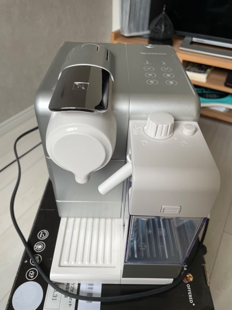 コーヒーメーカー・エスプレッソマシン NESPRESSO F521SI SILVER