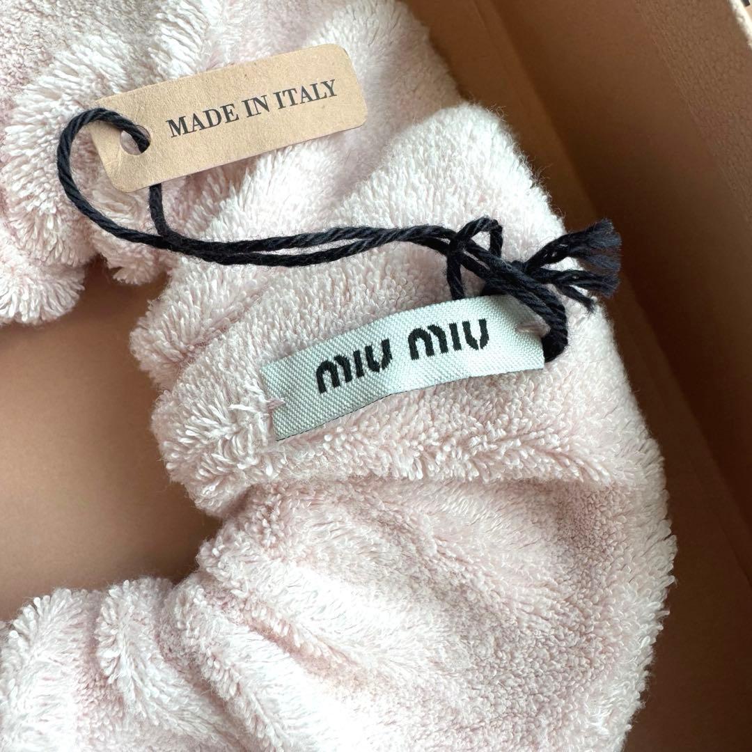 miumiu ミュウミュウ シュシュ ヘアゴム パイル ロゴ刺繍 ピンク