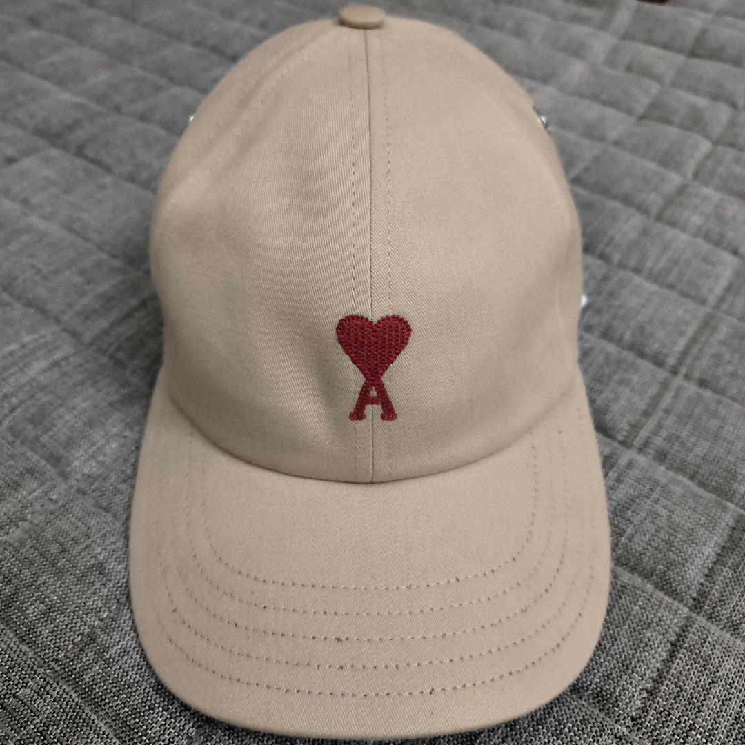 ami ベージュ キャップ ハート刺繍