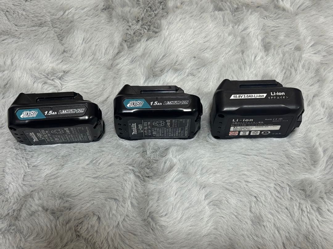 マキタ CL107FD スティッククリーナー バッテリー3個 & 充電器2個付き