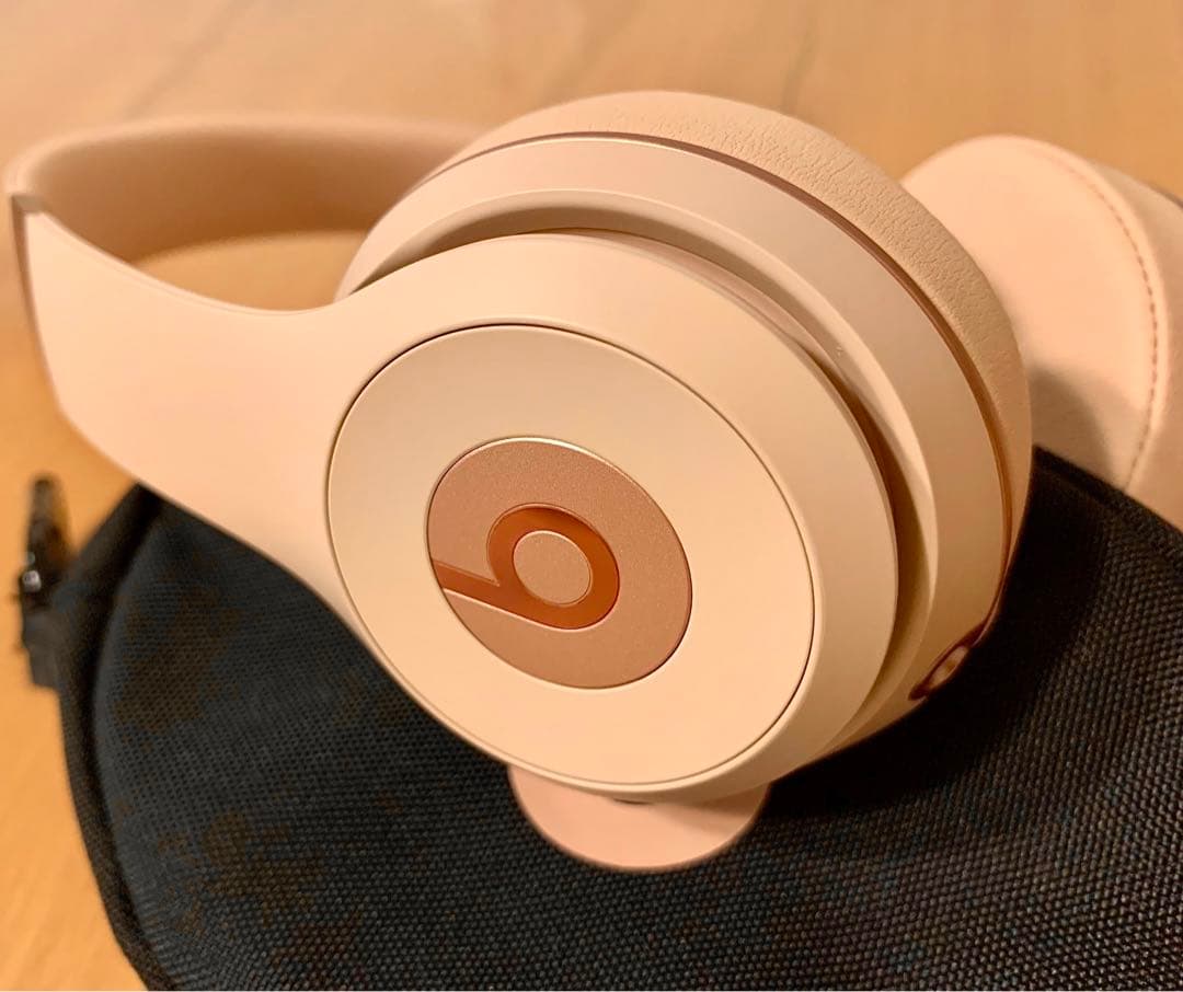 美品\限定モデル！beats solo 3ワイヤレス ヘッドホン　ピンクゴールド