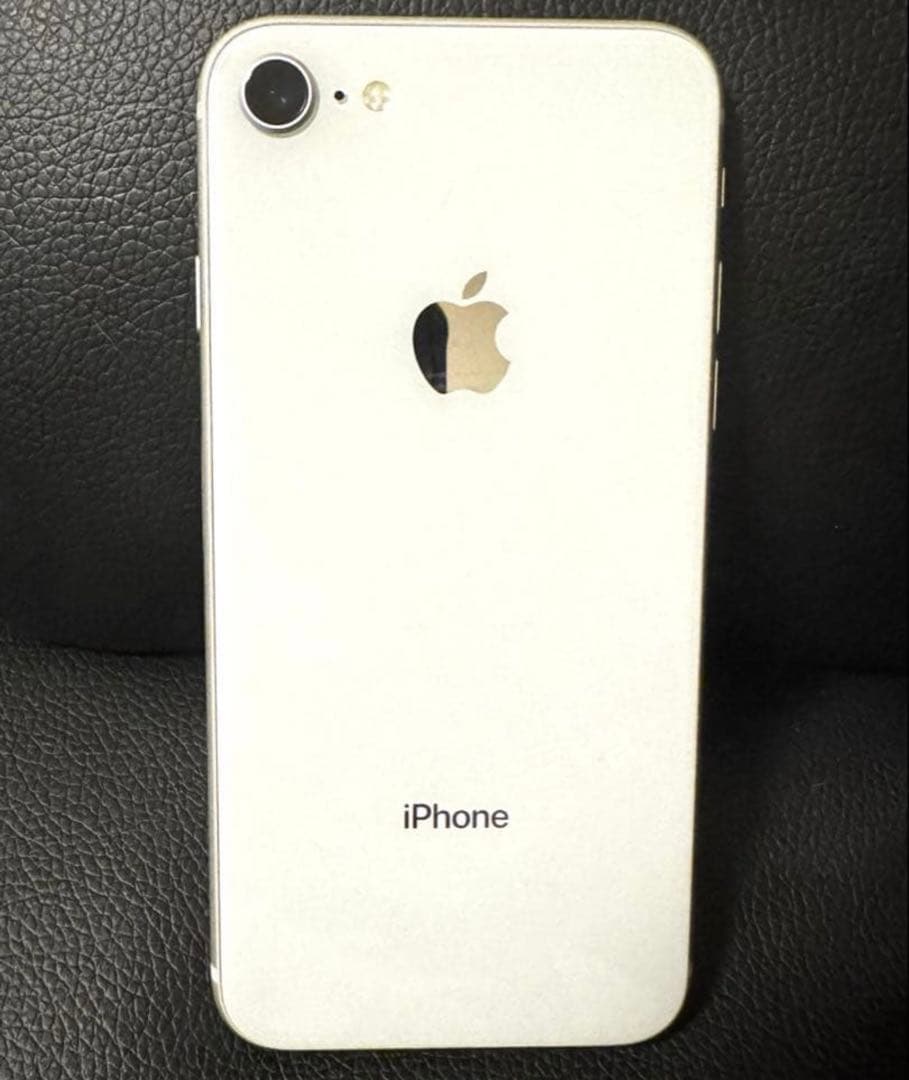 P*h様 美品 iPhone8 シルバー 64GB