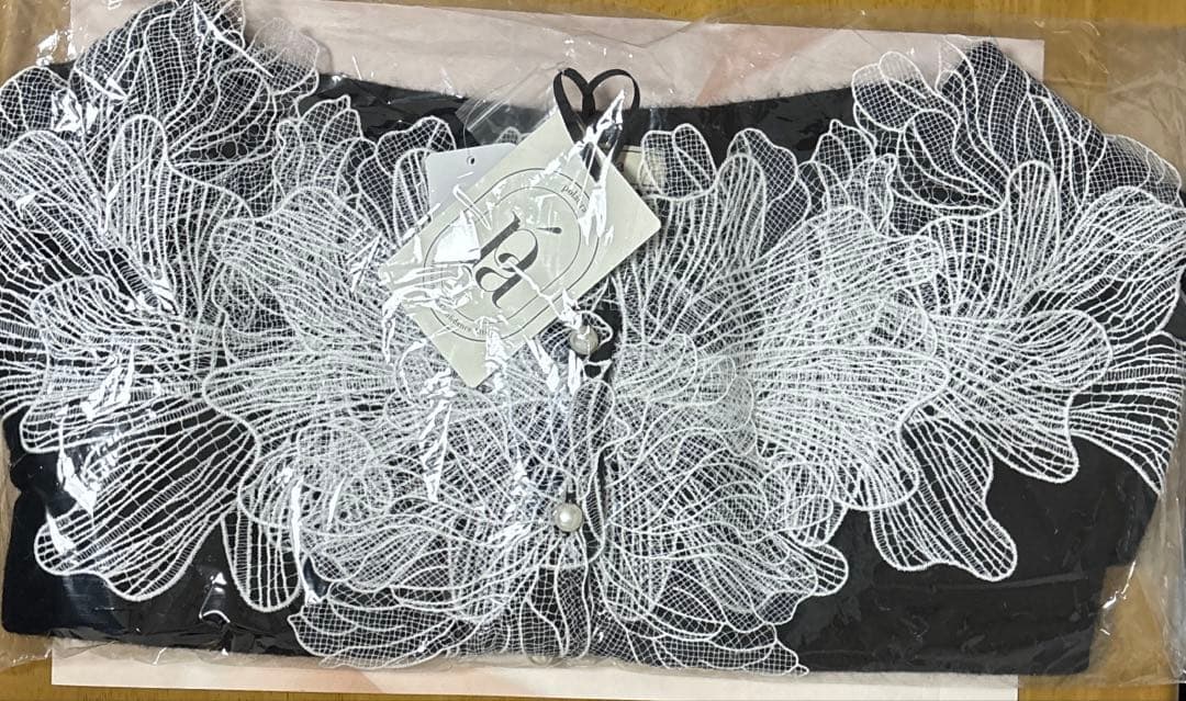 新品未着用 polaura ポローラ レースフリルカーディガン black