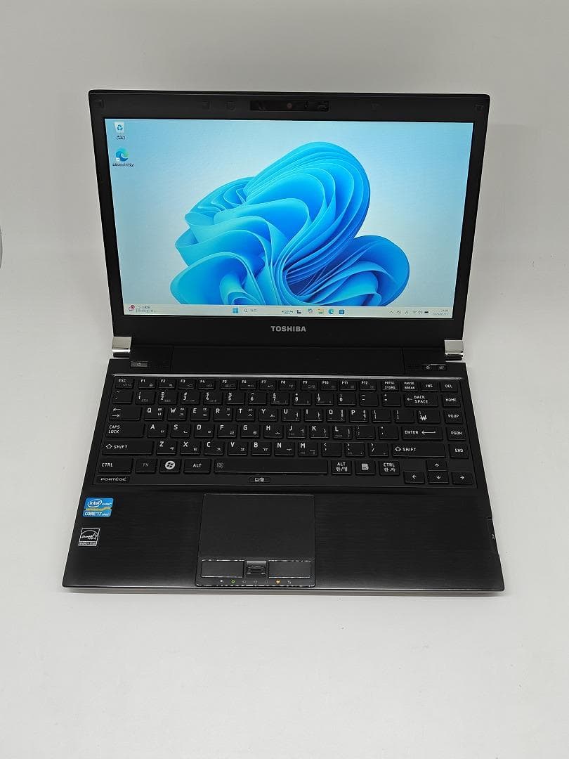 【東芝】爆速 Corei7/新品SSD128GB ノートパソコン 13.3 E1