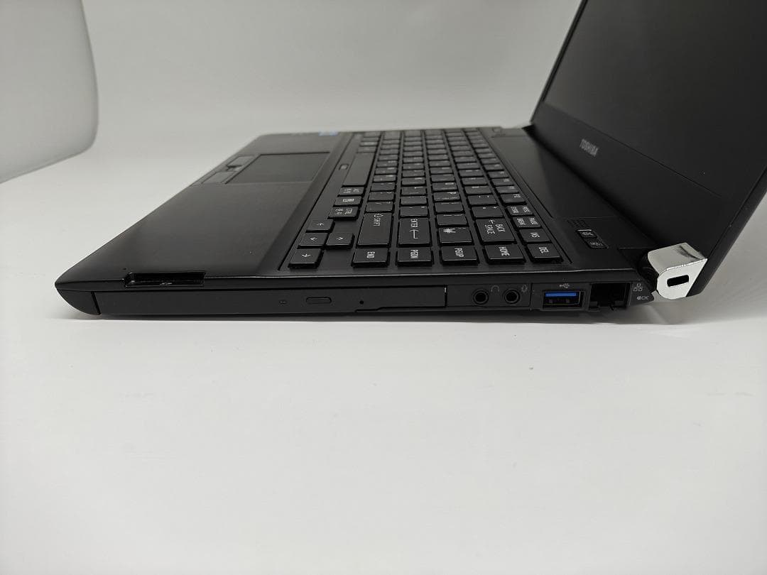 【東芝】爆速 Corei7/新品SSD128GB ノートパソコン 13.3 E1