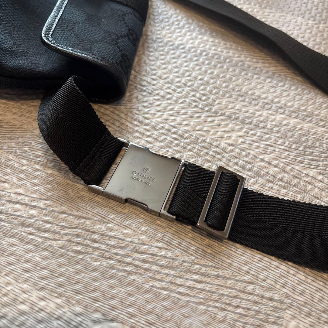 GUCCI GGキャンバス ボディバッグ ※ベルト金具に緩みあり