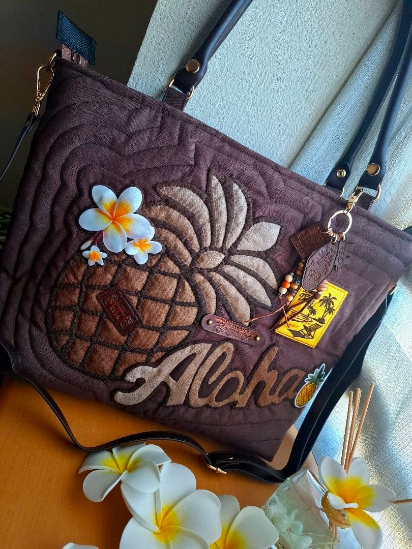 ハワイアンキルト　バッグ　2WAY 大きめ　ファスナー付　革タグチャーム付