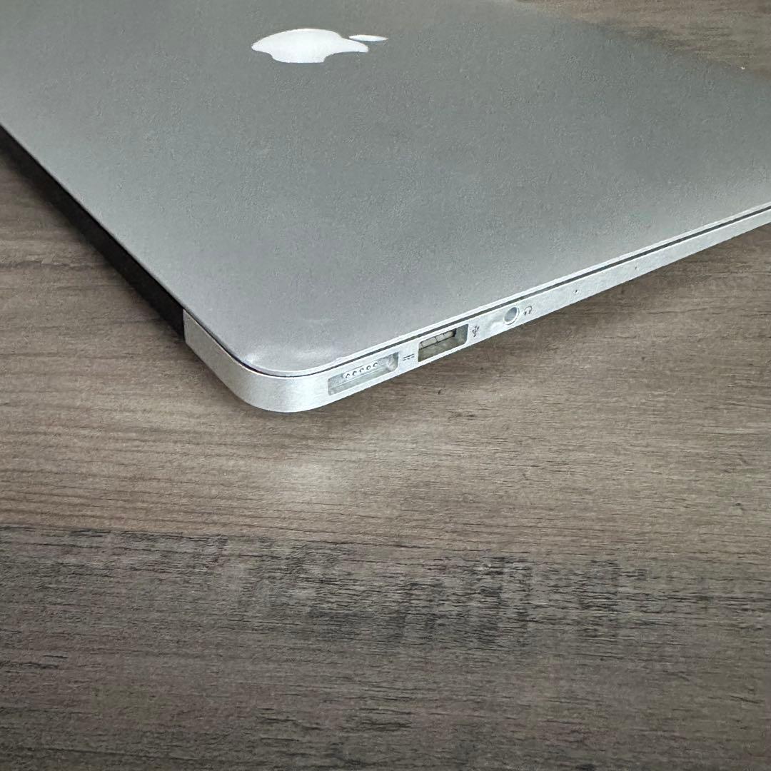動作OK MacBook Air 13 2015 i5 4GB 128GB