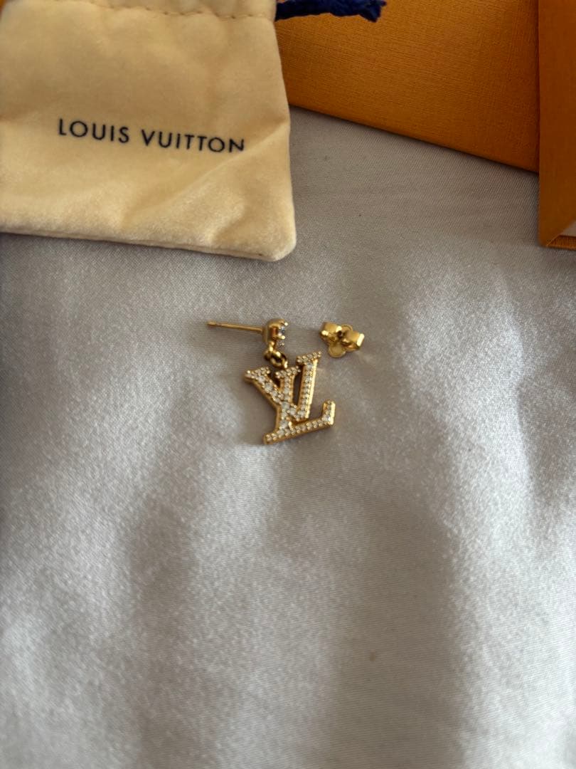 LOUIS VUITTON レディ・LV ピアス　アイコニック