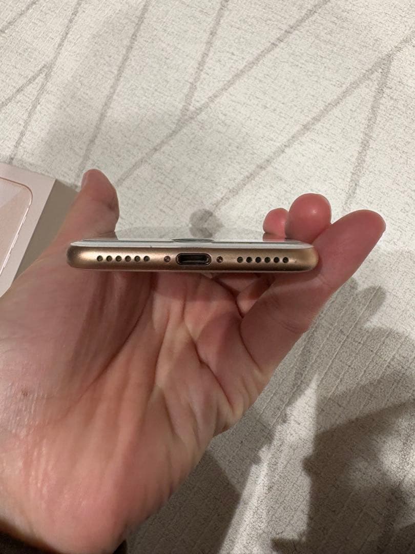 iPhone8 ゴールド　64GB