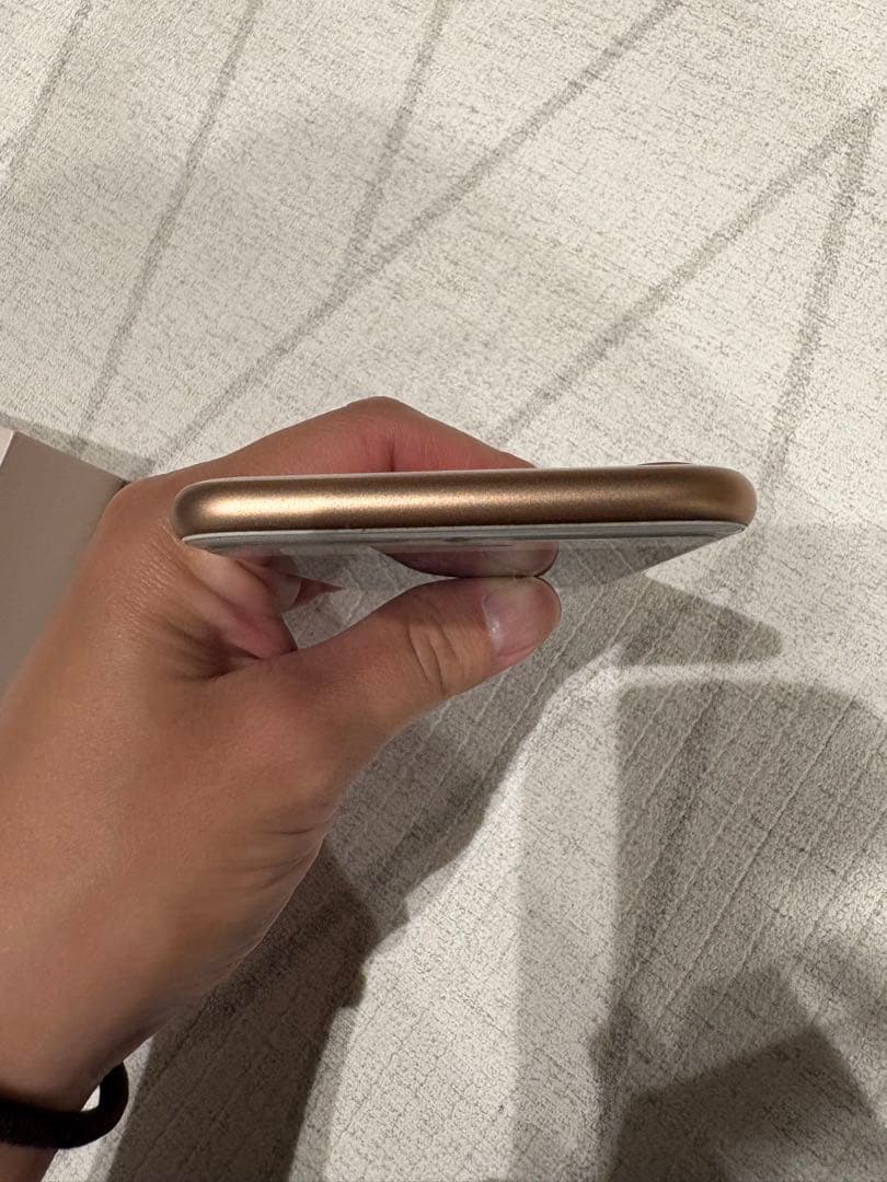 iPhone8 ゴールド　64GB