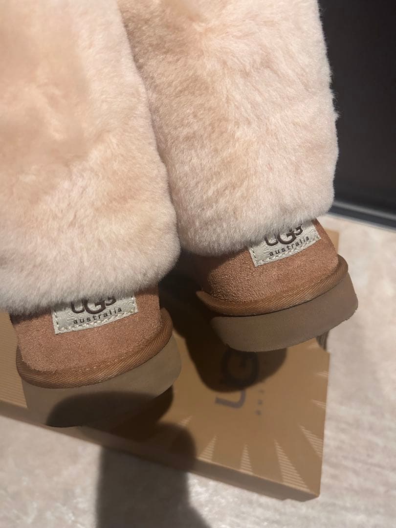期間限定UGG ムートンブーツ ブラウン バックル付き