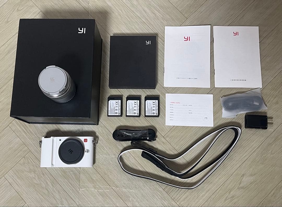 【本体未使用】YI M1 ミラーレス + 42.5mm f/1.8 レンズセット