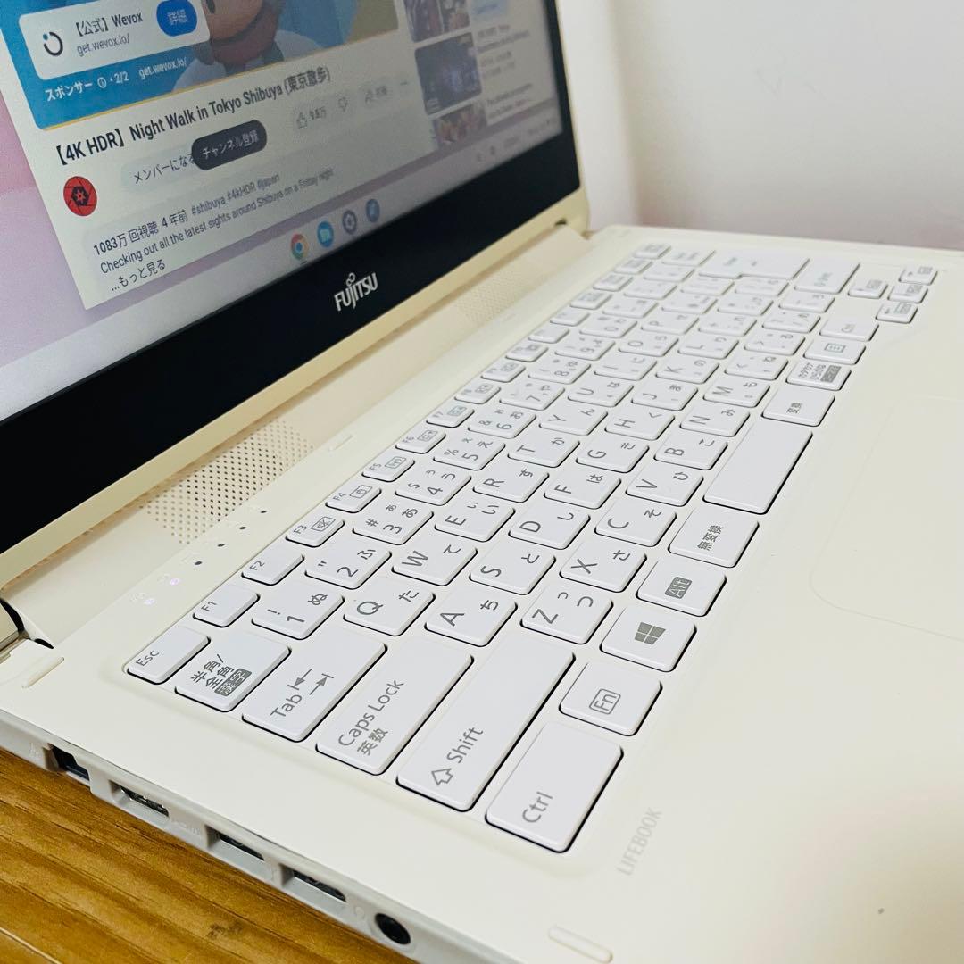 富士通ホワイトノートパソコン&タッチパネルタブレットSSD 動画オフィス
