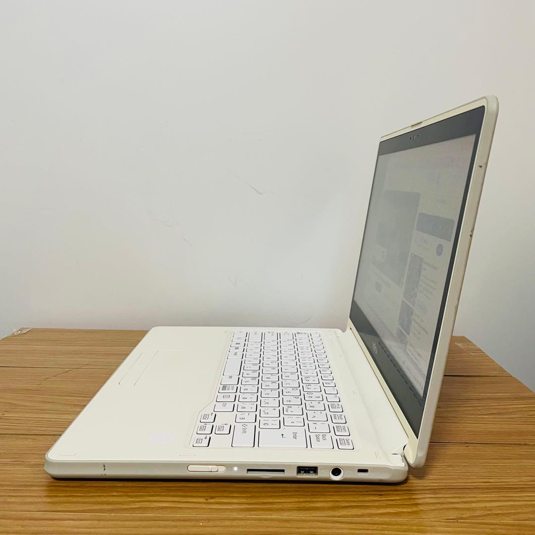 富士通ホワイトノートパソコン&タッチパネルタブレットSSD 動画オフィス