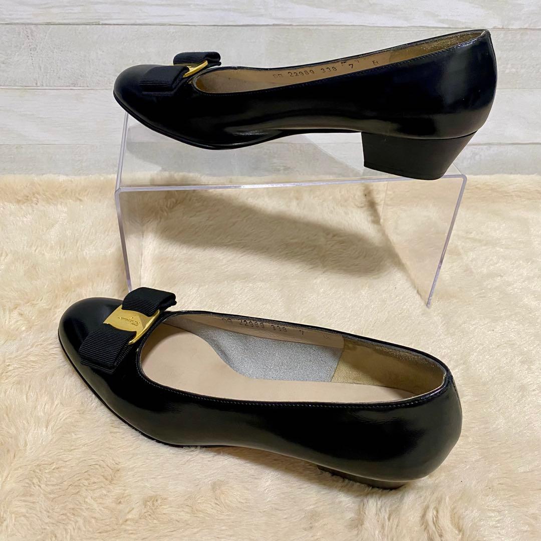 【極美品】フェラガモ ヴァラ リボン パンプス 黒 24cm イタリア製