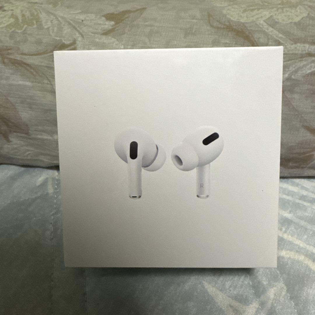 イヤホン Apple AirPods MLWK3J/A