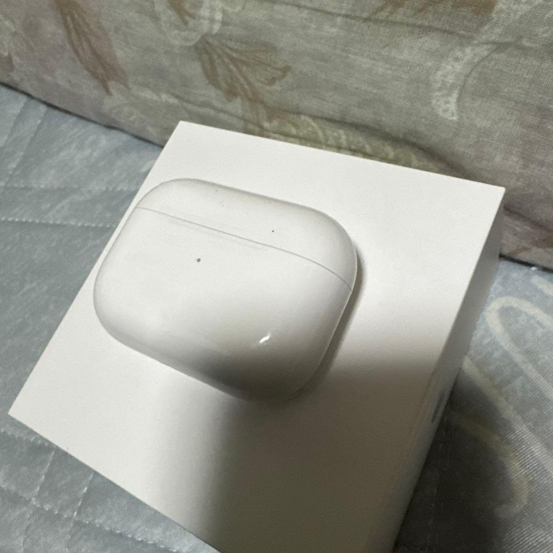 イヤホン Apple AirPods MLWK3J/A