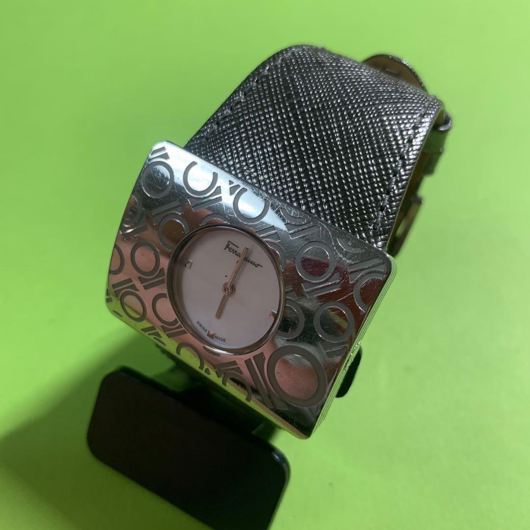 Ferragamo フェラガモ 腕時計 F65 スクエア メンズ　電池切れ