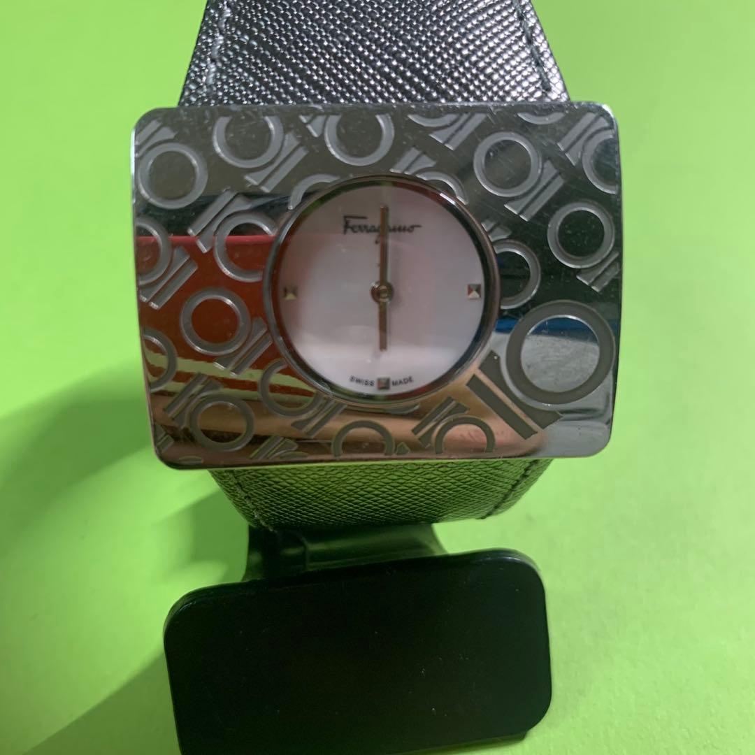 Ferragamo フェラガモ 腕時計 F65 スクエア メンズ　電池切れ