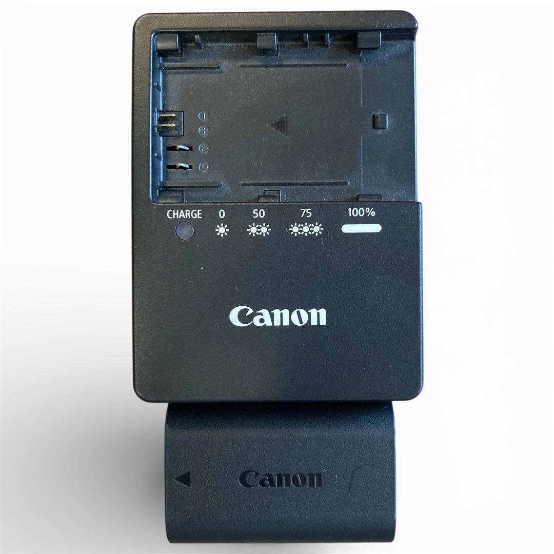 Canon EOS 70D 18-135mm レンズ付 Wi-Fi搭載 一眼レフ