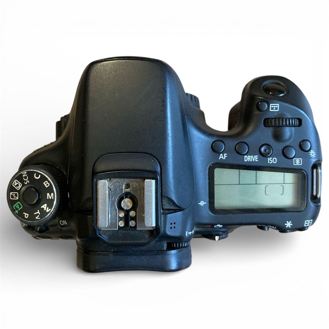 Canon EOS 70D 18-135mm レンズ付 Wi-Fi搭載 一眼レフ