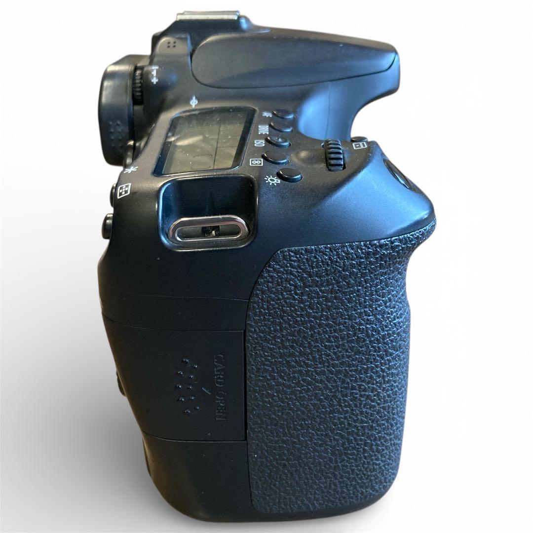 Canon EOS 70D 18-135mm レンズ付 Wi-Fi搭載 一眼レフ